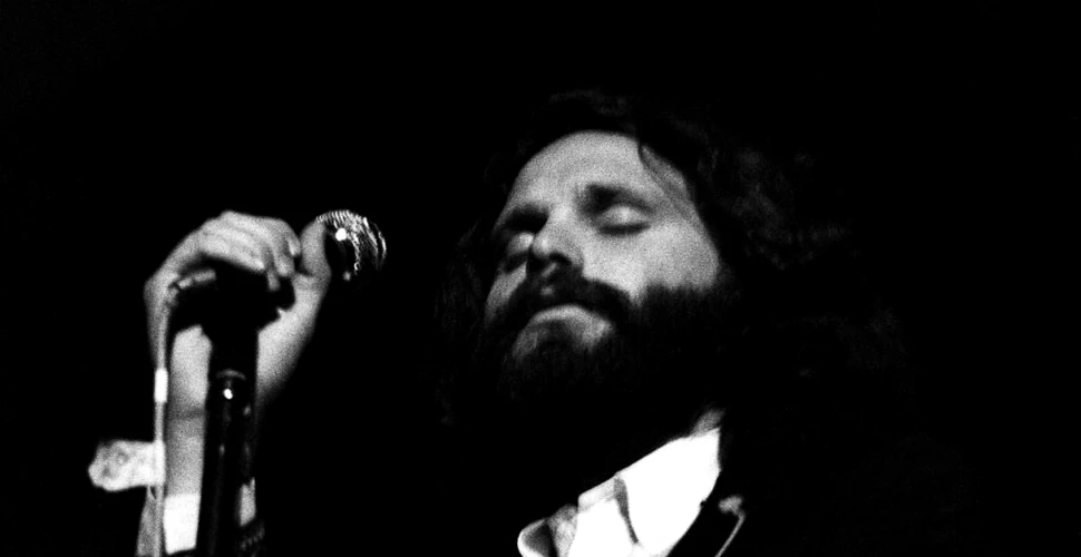 Jim Morrison, poetul enigmatic și simbol al muzicii rock. „Un prieten este o persoană care îți oferă libertatea totală de a fi tu însuți”