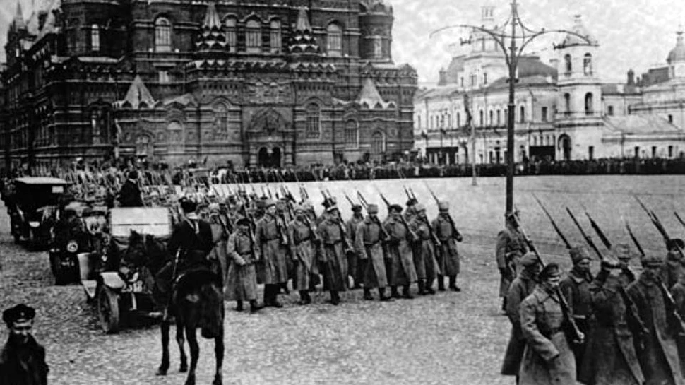 #CentenarulRosu: viaţa de zi cu zi în URSS, între imagini de propagandă şi cruda realitate