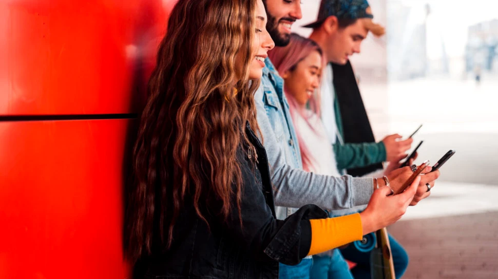 Generația Z: Cum transformă tinerii modul în care muncim