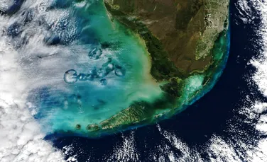 Un satelit a detectat „găuri circulare” în norii de deasupra Floridei