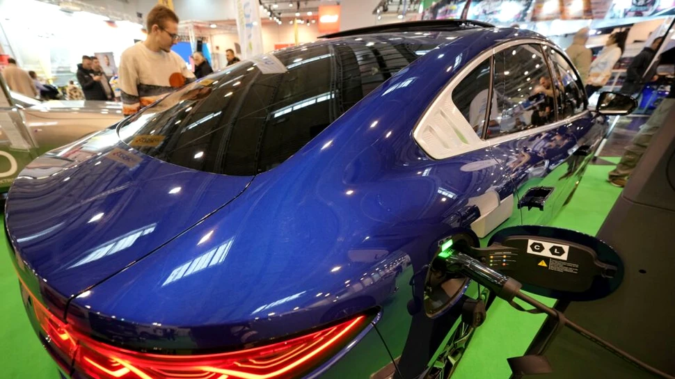 O companie este pe cale să depășească Tesla și să devină cel mai mare producător de mașini electrice