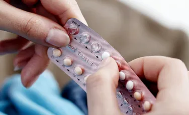 Femeile care folosesc pilula contraceptivă mai mult timp ar putea suferi de tumori cerebrale