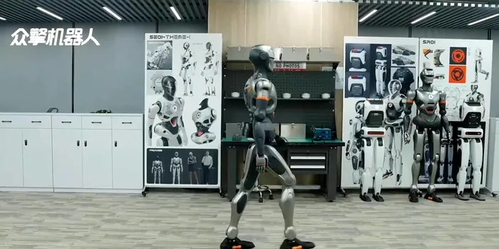 Primul robot care merge ca un om a fost construit în China