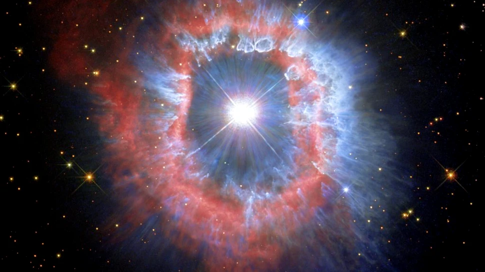 Telescopul Spațial Hubble a surprins „ochiul” uimitor al unei explozii stelare masive