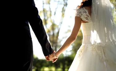 Cuplurile care cheltuiesc mulţi bani pentru organizarea nunţii au un risc mai mare de divorţ