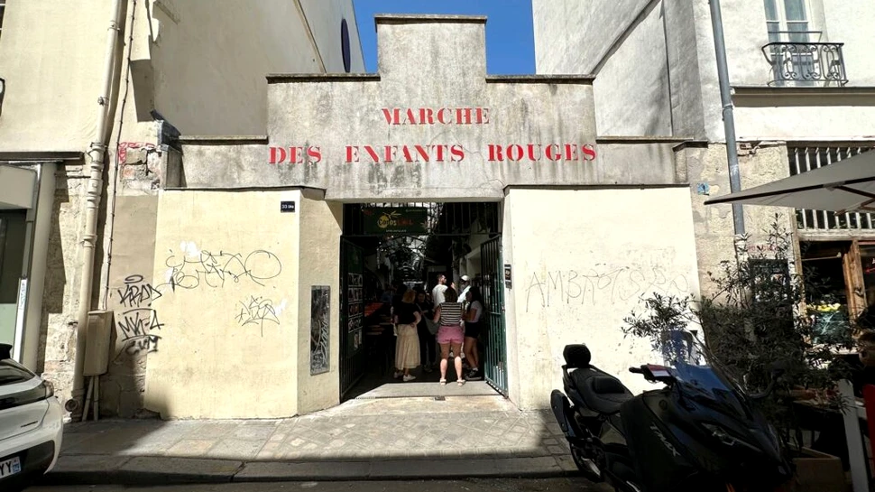 Cea mai veche piață acoperită din Paris a fost distrusă de un incendiu