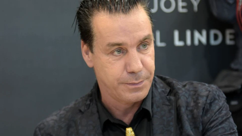 Solistul Rammstein nu are coronavirus