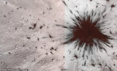 Astronomii au observat pe Marte un crater de impact proaspăt care a fost atât de puternic încât a trecut prin calota glaciară polară sudică