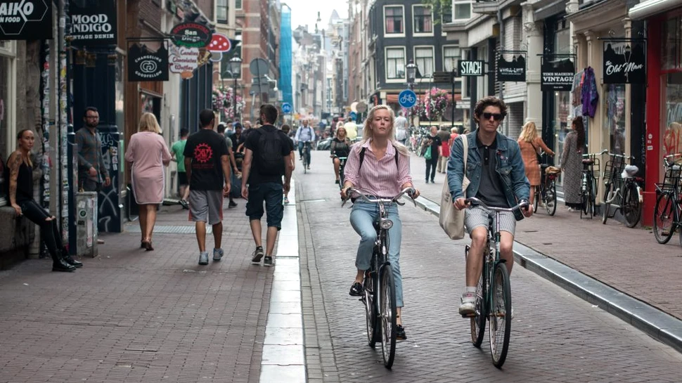 Un studiu arată că cei mai înalți oameni din lume au început să se micșoreze