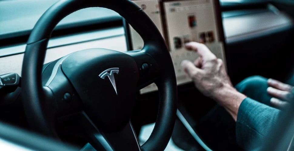 Tesla introduce opţiunea de Self-Driving pe maşinile sale, însă legislaţia nu permite folosirea sa