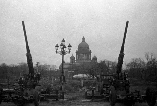 Asediul oraşului Leningrad în timpul celui de-al doilea Război Mondial
