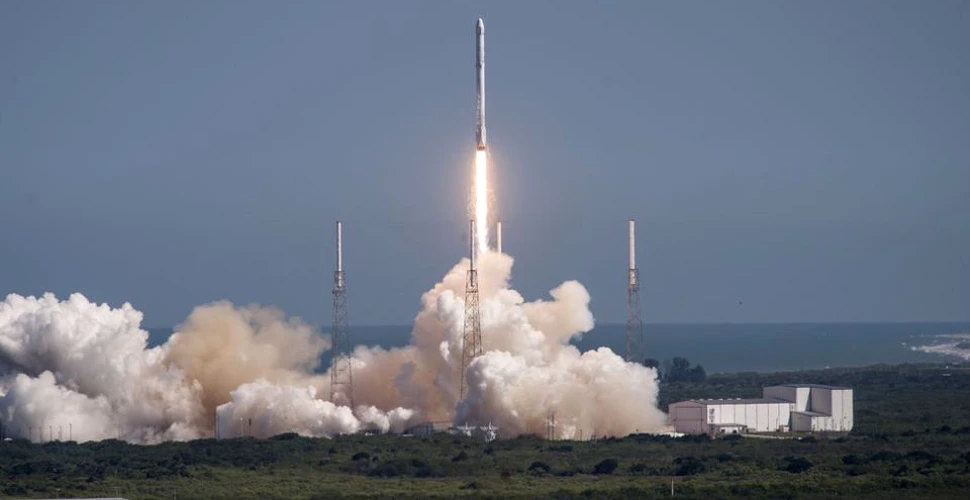 Realizare ISTORICĂ: SpaceX a reuşit aterizarea unei rachete pe o platformă marină, la punct fix – VIDEO