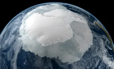 Zbor deasupra Antarcticii: cum arată Continentul Alb când pluteşti deasupra lui? (VIDEO)