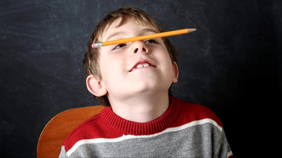 „Clovnul clasei” ar putea fi, de fapt, cel mai deștept copil din încăpere. Rezultatele surprinzătoare ale unui studiu