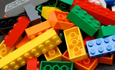 În spatele celebrelor LEGO se află mari dezastre. Povestea tâmplarului care a înlocuit mesele de călcat cu jucăriile