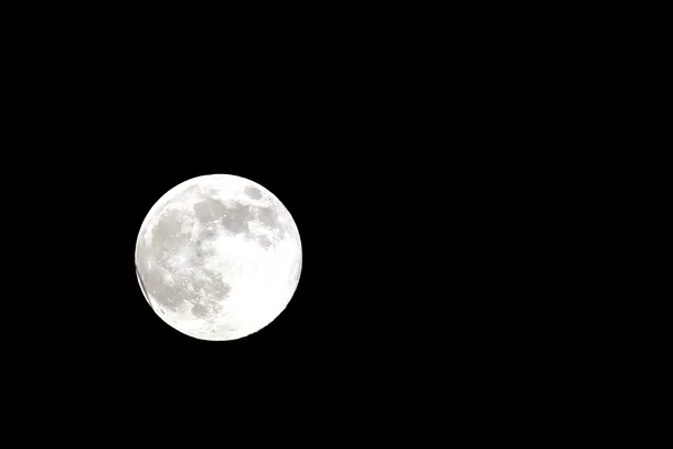 Imagine cu luna plina, in Timisoara, duminica, 10 august 2014. Super Luna
