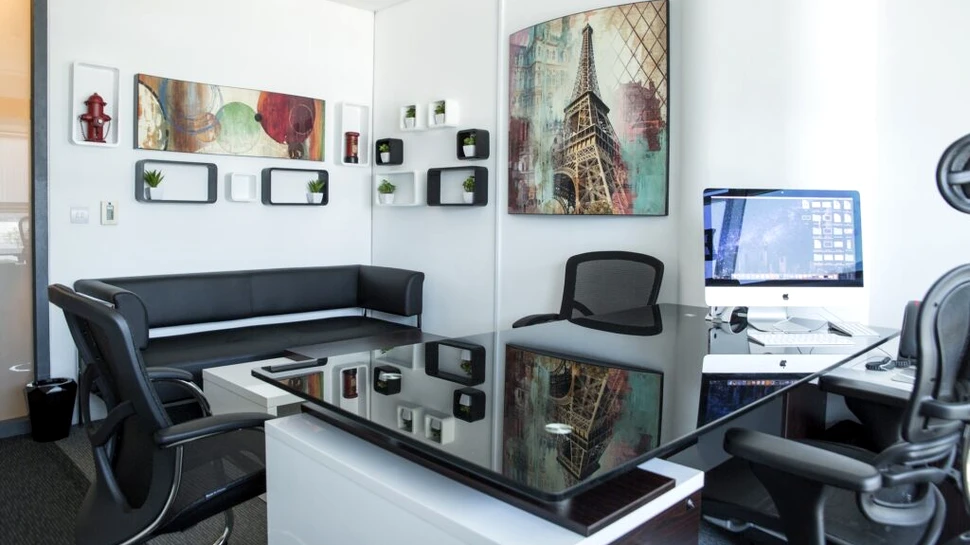 Britanicii merg la birou doar 1,5 zile pe săptămână, arată un sondaj