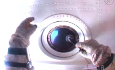 Doi cosmonauţi ruşi au spălat geamurile SSI în timpul unei misiuni de şase ore – VIDEO