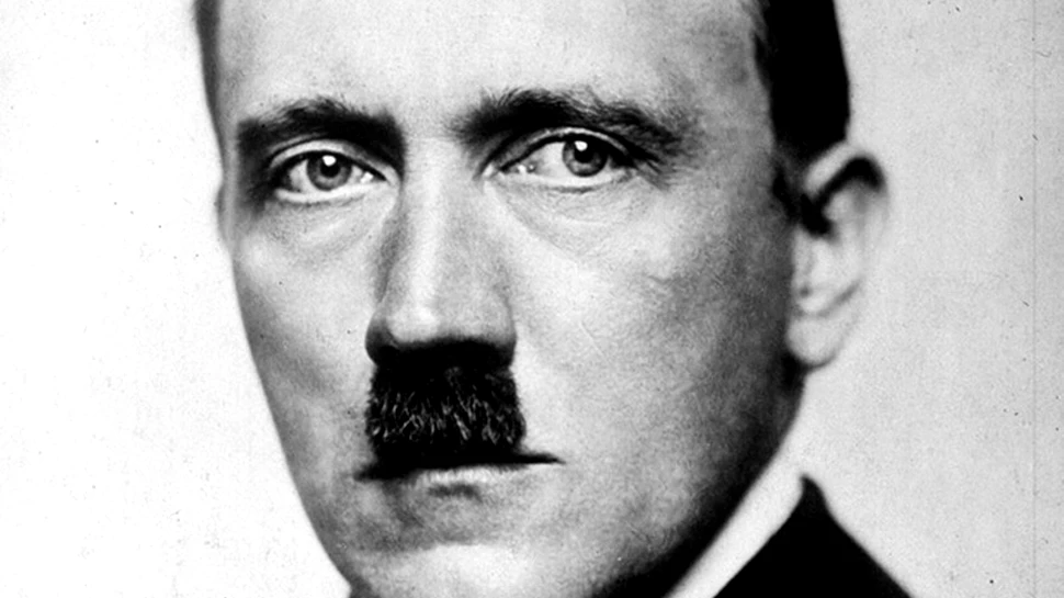 Fiul unui MILIONAR şi-a achiziţionat patul lui Adolf Hitler. „Dorm în el. Am schimbat, totuşi, aşternuturile”. Iar şocul vizitatorilor de abia începe: ce ţine „în curtea din spate”