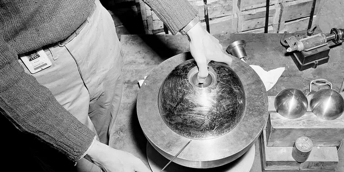 „Miezul diavolului” și povestea înfiorătoare a cercetătorilor care au „gâdilat coada dragonului”