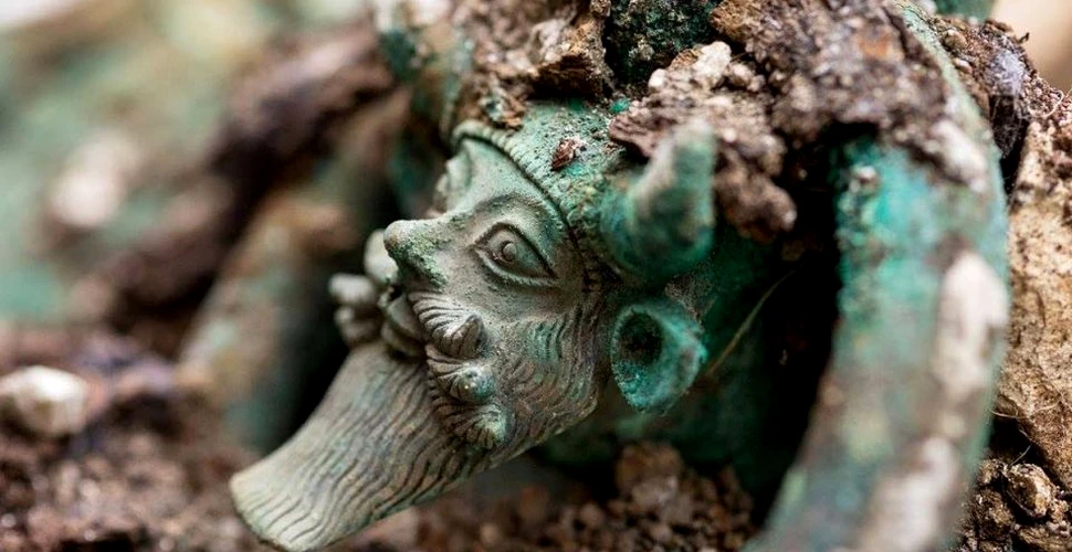 Arheologii au descoperit artefacte incredibile într-un mormânt din Franţa care datează din Epoca Fierului