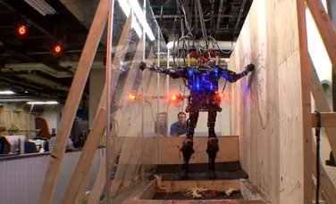 Incredibilul robot care poate trece peste obstacole la fel ca un om: Pet-Proto (VIDEO)