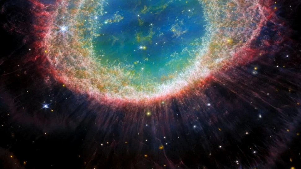 Nebuloasa Inelului ascunde o structură gigantică la interior, au descoperit astronomii