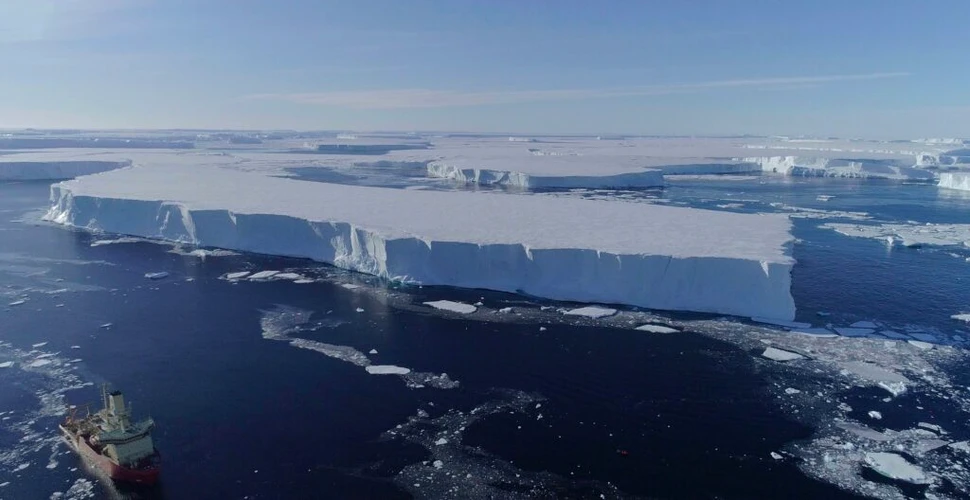 Un aisberg cât Londra s-a desprins din Antarctica