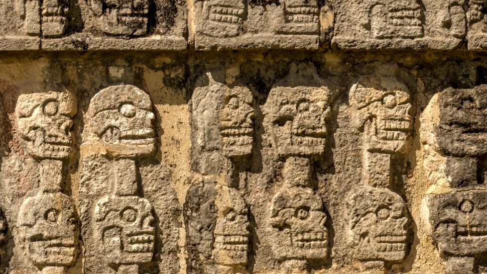 Cranii deformate și decapitări ritualice, găsite la o piramidă mayașă din Mexic