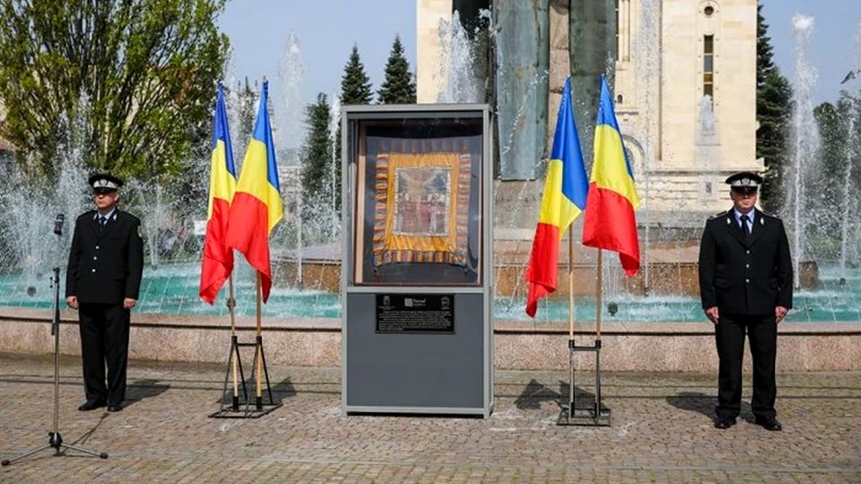 Elevii din Cluj ar putea ţine lecţiile de istorie în faţa unui steag: ”Este un loc simbolic al naţiunii române” – VIDEO