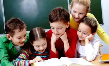 Copiii care ştiu să citească de timpuriu au un avantaj major. Ce a arătat un studiu pe gemeni?