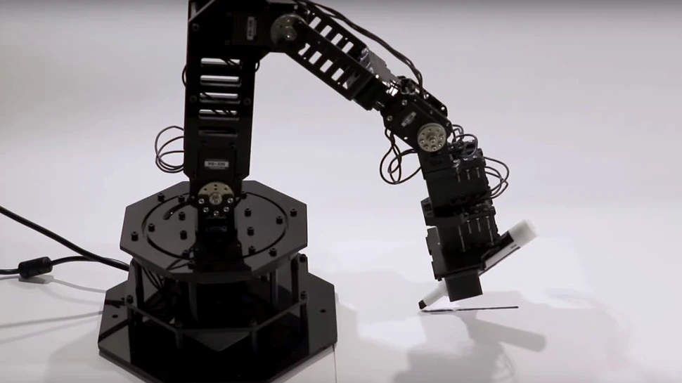 Primul laborator de robotică đe liceu, deschis la Iaşi. Elevii pasionaţi de inteligenţă artificială, printre mentori