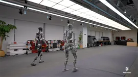 Un robot umanoid din China merge ca un om după ce a stăpânit învățarea inteligentă