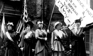 8 Martie, ziua în care femeile nu primeau flori şi se luptau pentru nişte drepturi elementare