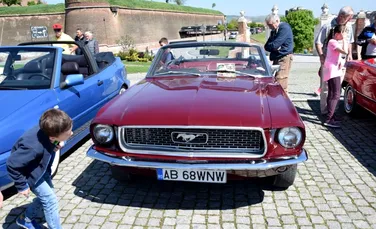 Maşini de epocă au făcut spectacol la Alba Iulia. Vedeta, un Mustang din 1962 – GALERIE FOTO