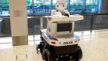 Un robot polițist, concediat pentru că nu a arestat pe nimeni și nu a dat nicio amendă timp de un an