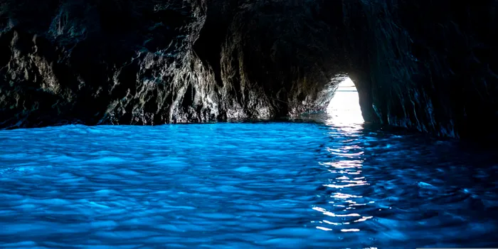 O structură scufundată a fost descoperită în Grota Albastră din Italia