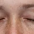 Paradoxul pistruilor: De la „semne ale diavolului” la cel mai dorit trend de beauty. Ce spune știința despre petele care fascinează lumea?