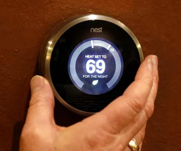 Nest Labs produce termostate care se autoprogramează în funcţie de preferinţele utilizatorului în ceea ce priveşte temperatura ambientală. 