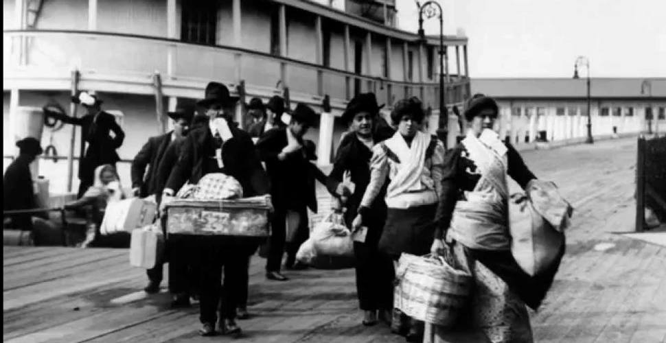 Primii români care au emigrat în SUA. În urmă cu peste 100 de ani treceau prin Ellis Island – GALERIE FOTO