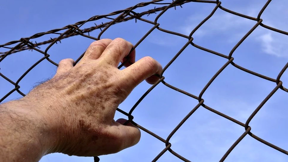 Un deţinut a dat în judecată Guvernul după ce a luat în greutate în închisoare
