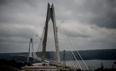 Turcii inaugurează cel mai lung pod suspendat cu sistem feroviar din lume – VIDEO