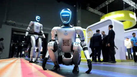Cum sunt antrenați roboții umanoizi într-o „școală de roboți” din China?