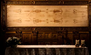 Giulgiul din Torino relevă un detaliu important: sângele de pe el susţine teoria conform căreia Iisus a fost învelit în această pânză