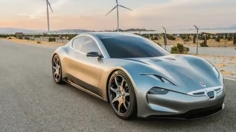 Vehiculele Tesla Model 3 filmează în secret pasagerii acestora. Explicaţiile lui Elon Musk