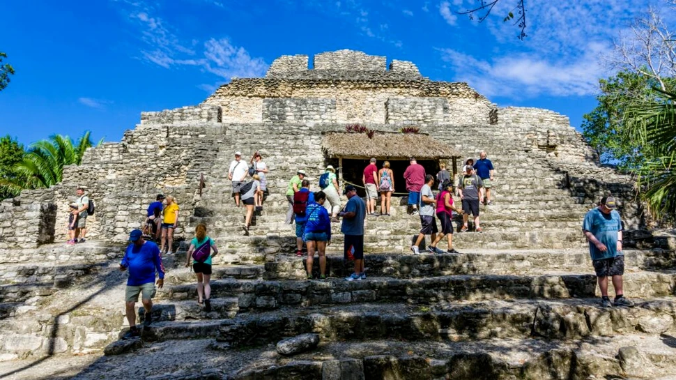 Ce amendă a primit o femeie care a urcat pe piramida sacră a lui Kukulkan?