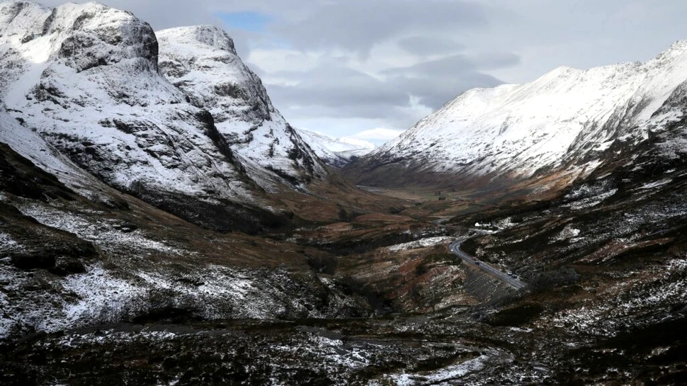 Tezaur de monede vechi de 330 de ani, ascuns într-un șemineu, ar fi fost îngropat cu câteva clipe înainte de un masacru legendar