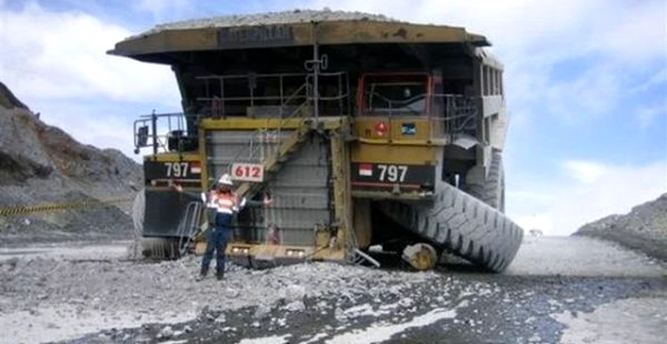 Cel mai mare camion din lume a ajuns pe butuci (FOTO)