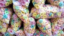 Vești bune pentru iubitorii de cereale cu lapte! O mare companie elimină coloranții artificiali și conservanții din produsele sale