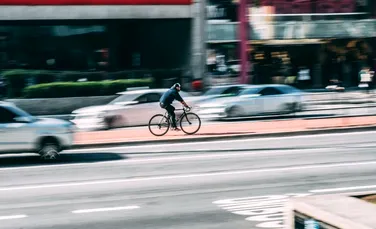 Limite de viteză și plăcuțe de înmatriculare pentru bicicliști. Unde s-ar putea întâmpla?